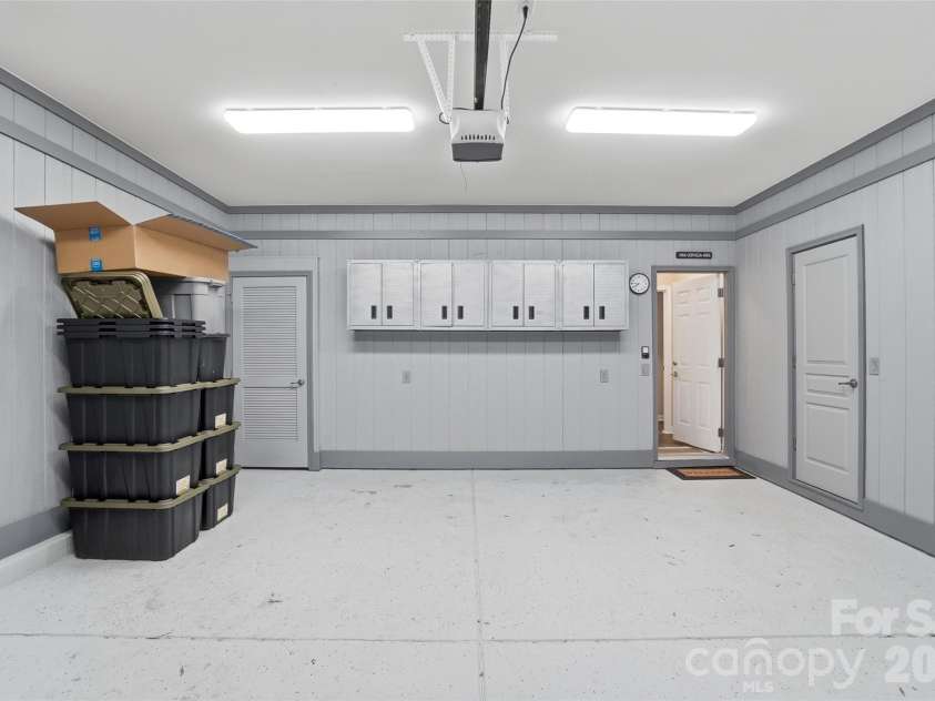 3402 Darlington Road, Matthews, NC 28105.  MLS# CAR4389416, YatesRealty ID 31821. 