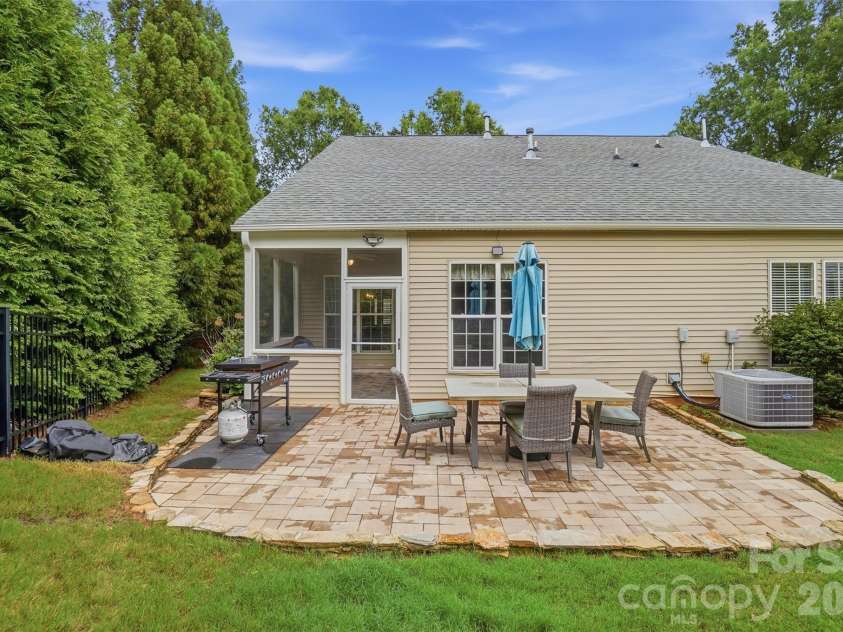 3402 Darlington Road, Matthews, NC 28105.  MLS# CAR4389416, YatesRealty ID 31821. 