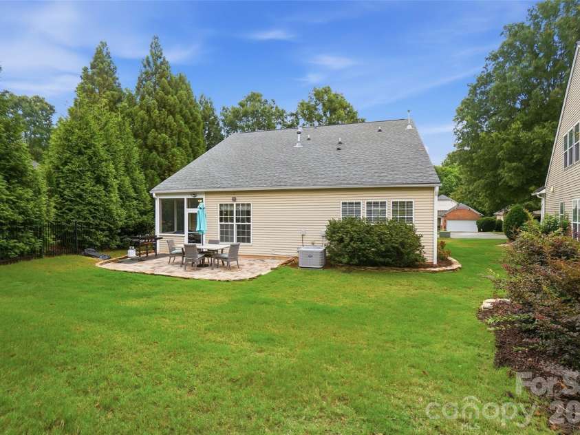 3402 Darlington Road, Matthews, NC 28105.  MLS# CAR4389416, YatesRealty ID 31821. 