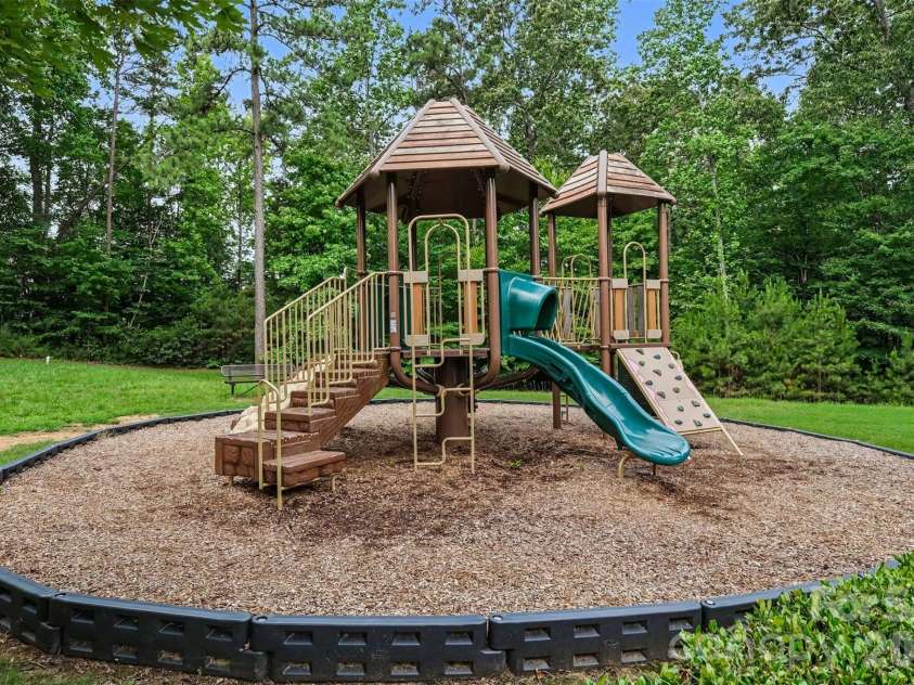 2521 Surveyor General Drive, Waxhaw, NC 28173.  MLS# CAR4390808, YatesRealty ID 31822. Playground
