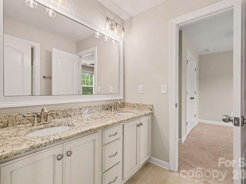 2521 Surveyor General Drive, Waxhaw, NC 28173.  MLS# CAR4390808, YatesRealty ID 31822. Secondary bath
