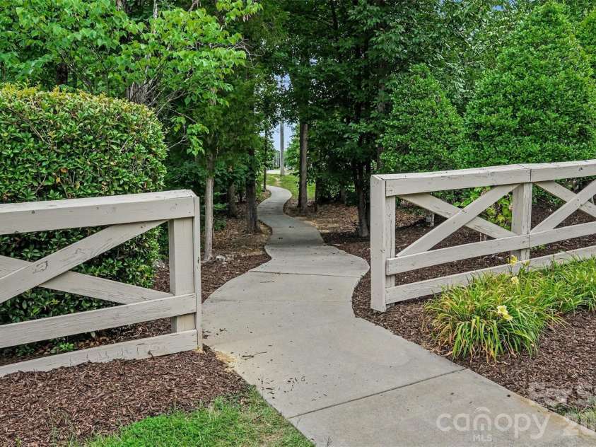 2521 Surveyor General Drive, Waxhaw, NC 28173.  MLS# CAR4390808, YatesRealty ID 31822. Walking Trails
