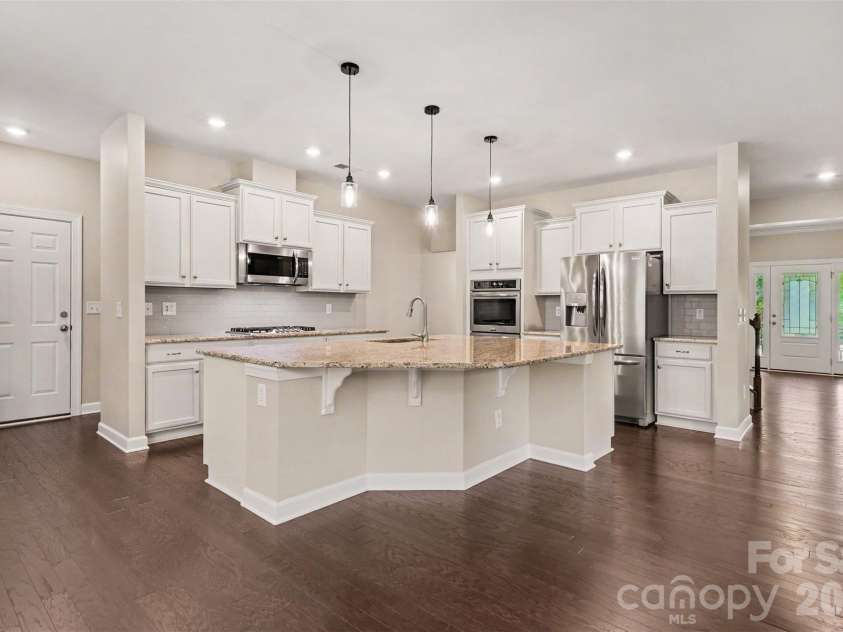 2521 Surveyor General Drive, Waxhaw, NC 28173.  MLS# CAR4426131, YatesRealty ID 31822. The Gourmet Kitchen