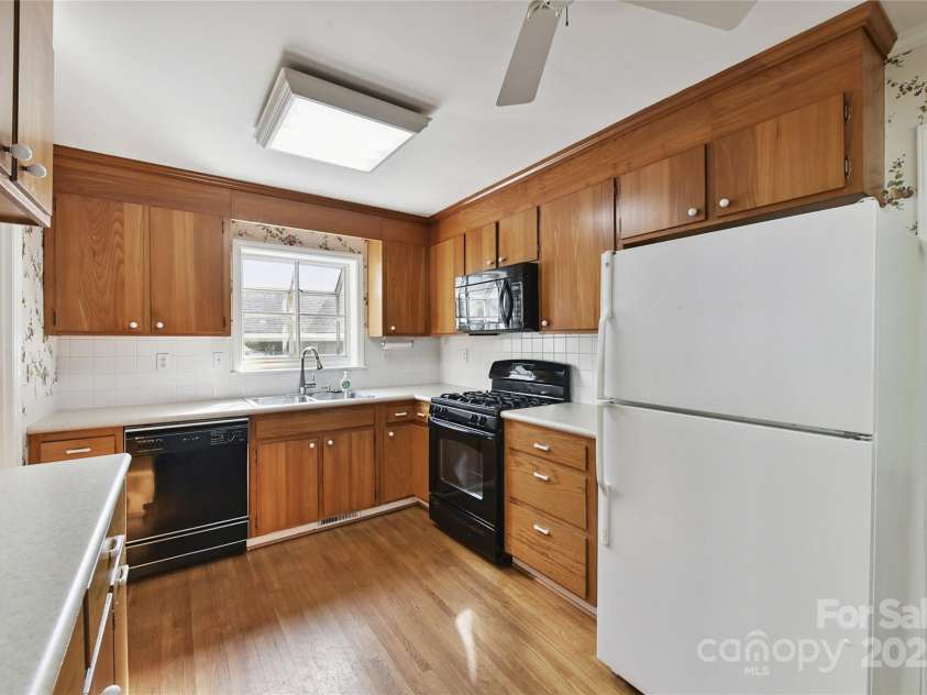 6811 Old Reid Road, Charlotte, NC 28210.  MLS# CAR4284933, YatesRealty ID 31822. 