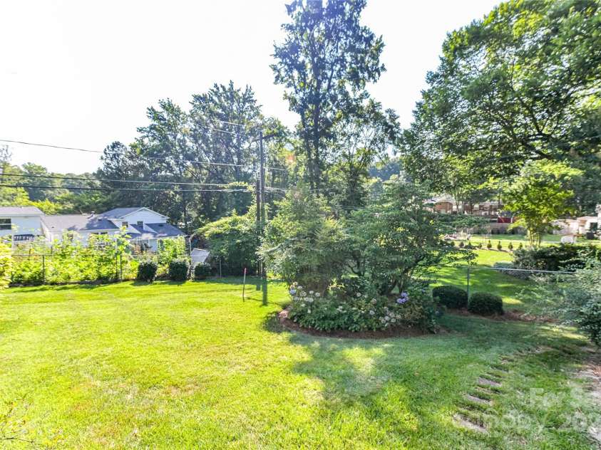 6811 Old Reid Road, Charlotte, NC 28210.  MLS# CAR4284933, YatesRealty ID 31822. Fenced Back Yard