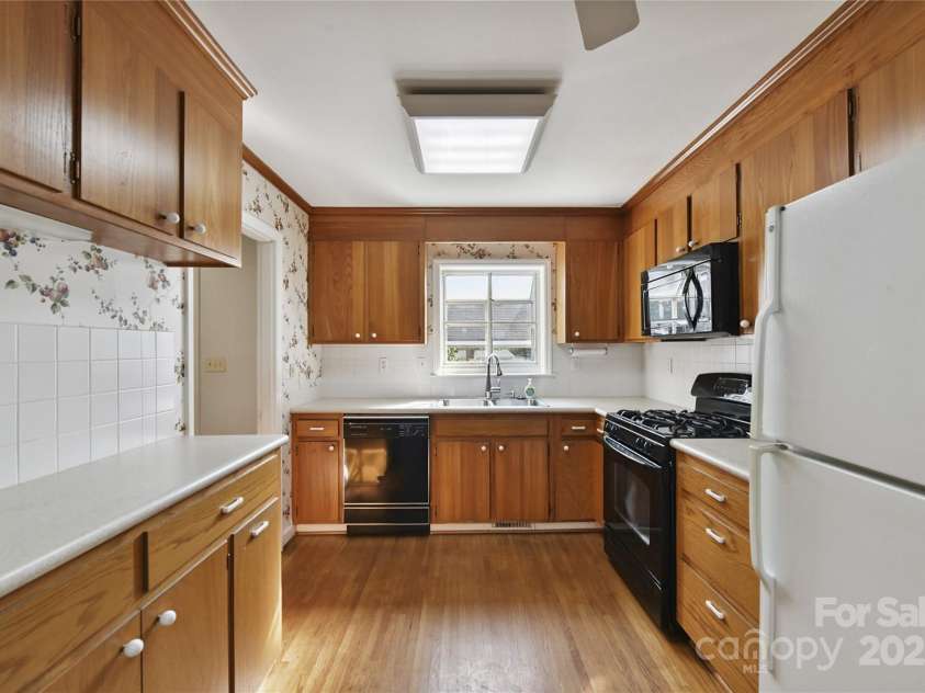 6811 Old Reid Road, Charlotte, NC 28210.  MLS# CAR4284933, YatesRealty ID 31822. Kitchen