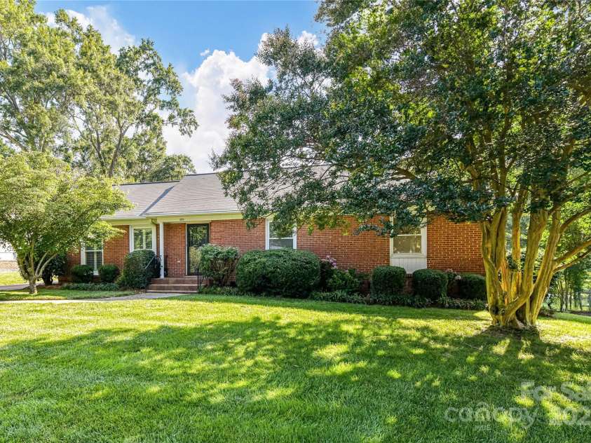 6811 Old Reid Road, Charlotte, NC 28210.  MLS# CAR4284933, YatesRealty ID 31822. Welcome Home!