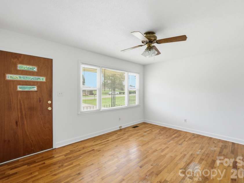 913 Harper Road, Gastonia, NC 28056.  MLS# CAR4390403, YatesRealty ID 31823. 