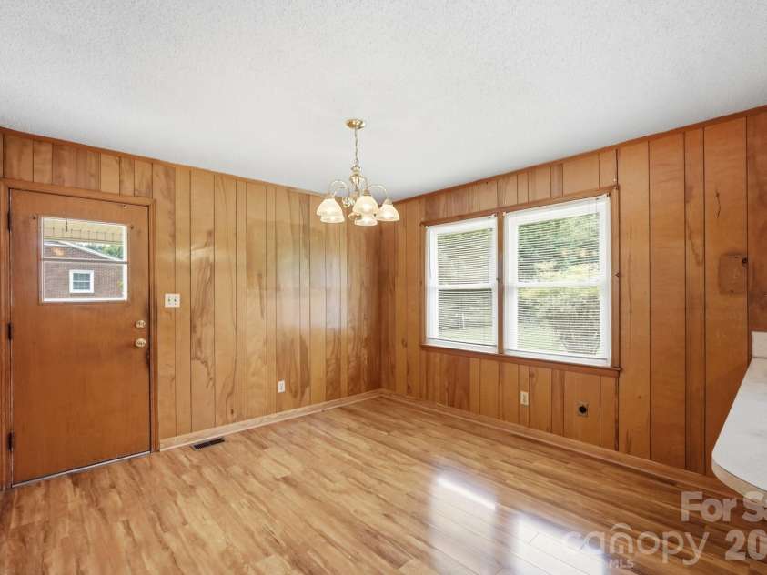 913 Harper Road, Gastonia, NC 28056.  MLS# CAR4390403, YatesRealty ID 31823. 