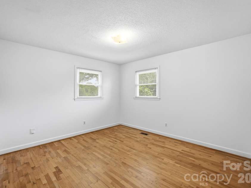 913 Harper Road, Gastonia, NC 28056.  MLS# CAR4390403, YatesRealty ID 31823. 