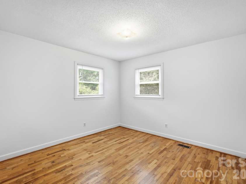 913 Harper Road, Gastonia, NC 28056.  MLS# CAR4390403, YatesRealty ID 31823. 