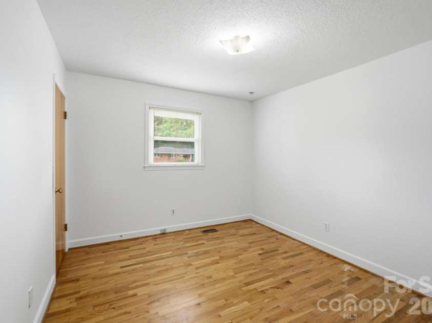 913 Harper Road, Gastonia, NC 28056.  MLS# CAR4390403, YatesRealty ID 31823. 