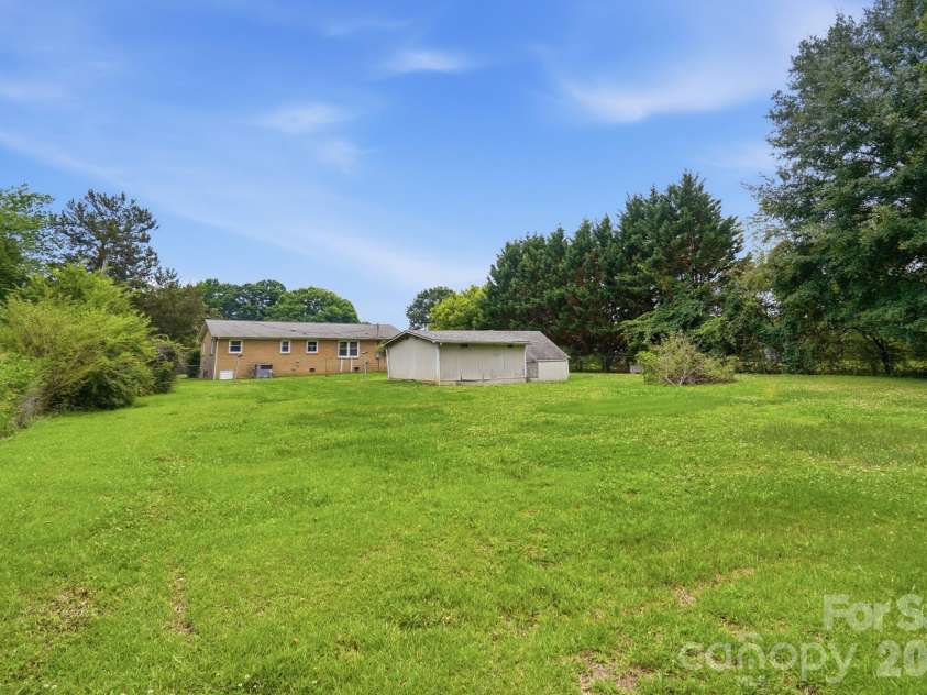 913 Harper Road, Gastonia, NC 28056.  MLS# CAR4390403, YatesRealty ID 31823. 