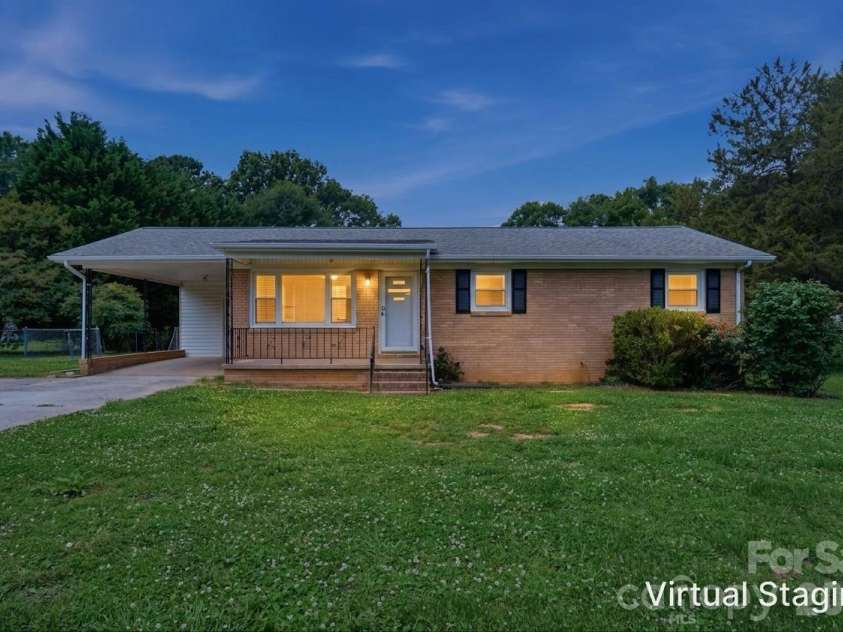 913 Harper Road, Gastonia, NC 28056.  MLS# CAR4390403, YatesRealty ID 31823. 