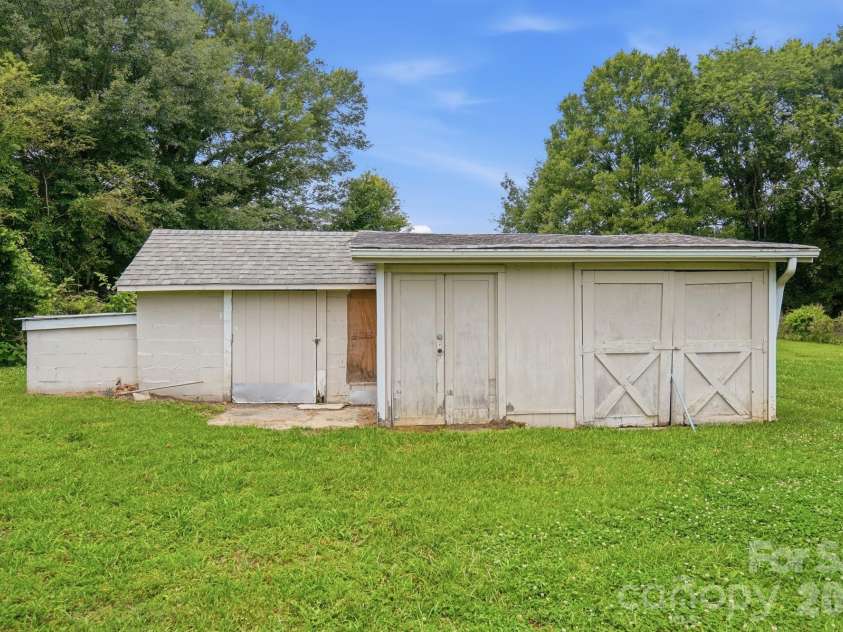 913 Harper Road, Gastonia, NC 28056.  MLS# CAR4390403, YatesRealty ID 31823. Storage/Workshop