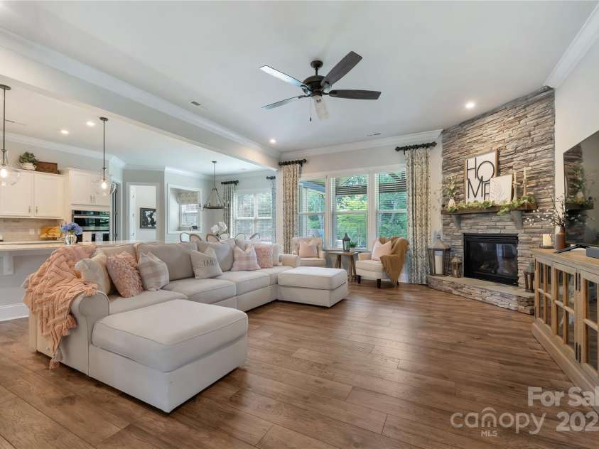 11313 Limehurst Place, Charlotte, NC 28278.  MLS# CAR4269063, YatesRealty ID 31824. 