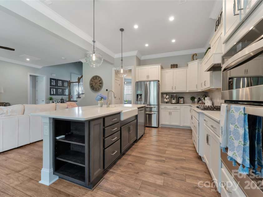 11313 Limehurst Place, Charlotte, NC 28278.  MLS# CAR4269063, YatesRealty ID 31824. 