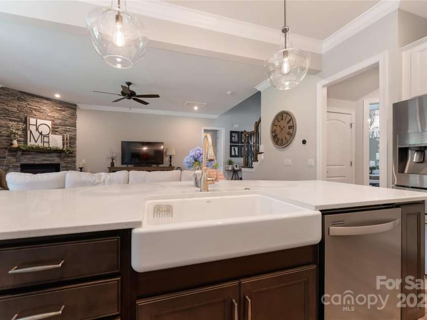 11313 Limehurst Place, Charlotte, NC 28278.  MLS# CAR4269063, YatesRealty ID 31824. 