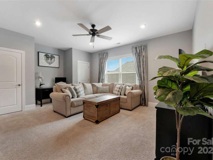 11313 Limehurst Place, Charlotte, NC 28278.  MLS# CAR4269063, YatesRealty ID 31824. 