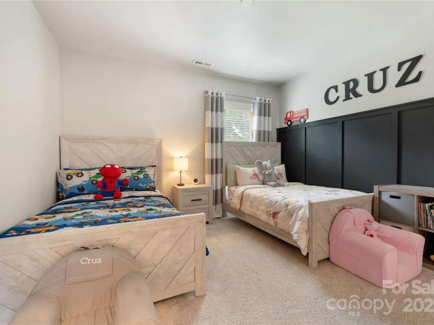 11313 Limehurst Place, Charlotte, NC 28278.  MLS# CAR4269063, YatesRealty ID 31824. 