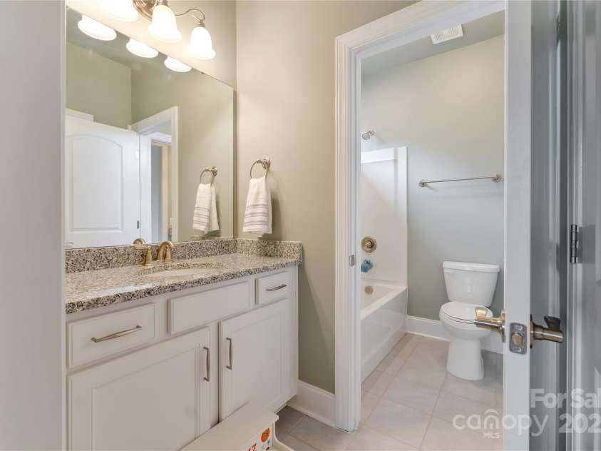 11313 Limehurst Place, Charlotte, NC 28278.  MLS# CAR4269063, YatesRealty ID 31824. 