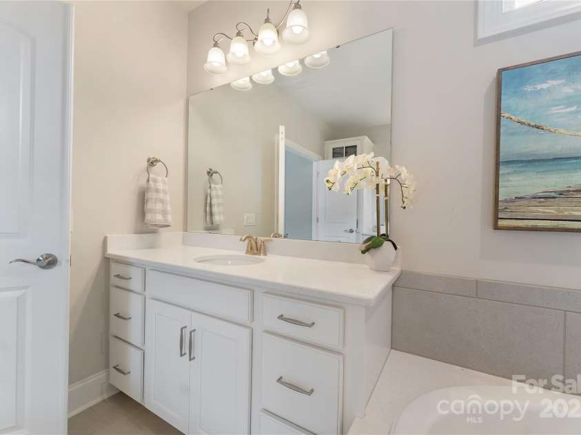 11313 Limehurst Place, Charlotte, NC 28278.  MLS# CAR4269063, YatesRealty ID 31824. 
