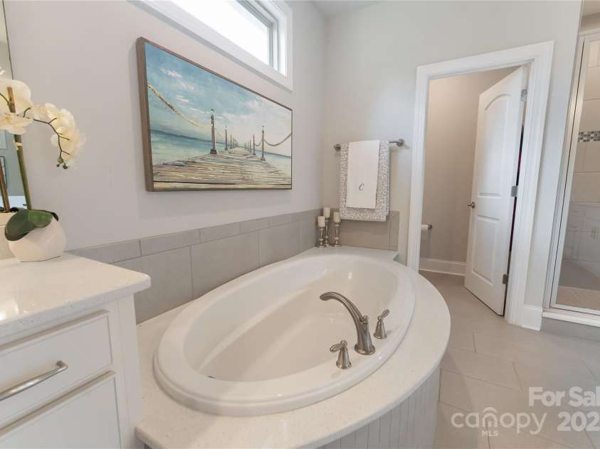 11313 Limehurst Place, Charlotte, NC 28278.  MLS# CAR4269063, YatesRealty ID 31824. 