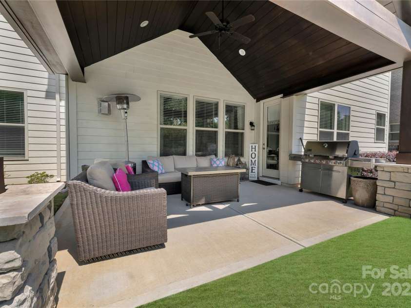 11313 Limehurst Place, Charlotte, NC 28278.  MLS# CAR4269063, YatesRealty ID 31824. 