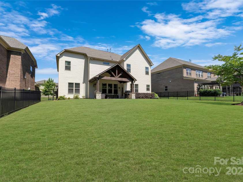 11313 Limehurst Place, Charlotte, NC 28278.  MLS# CAR4269063, YatesRealty ID 31824. 