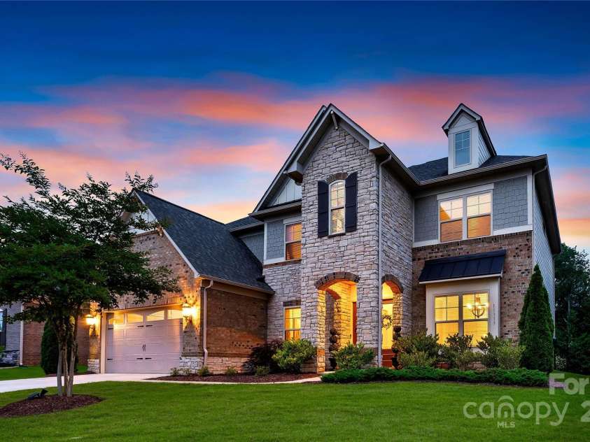 11313 Limehurst Place, Charlotte, NC 28278.  MLS# CAR4269063, YatesRealty ID 31824. 