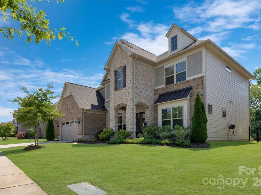 11313 Limehurst Place, Charlotte, NC 28278.  MLS# CAR4269063, YatesRealty ID 31824. 