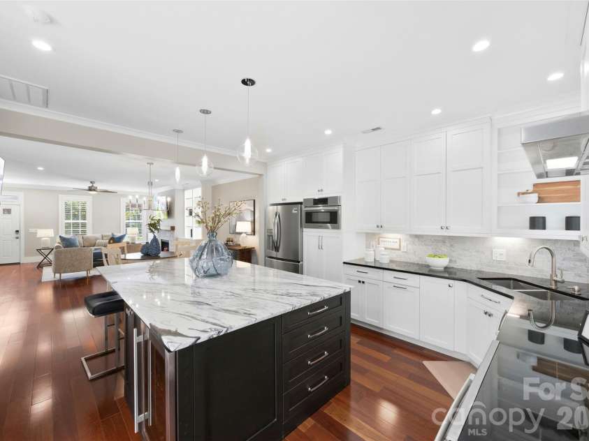 9415 Bonnie Briar Circle, Charlotte, NC 28277.  MLS# CAR4389175, YatesRealty ID 31824. Kitchen