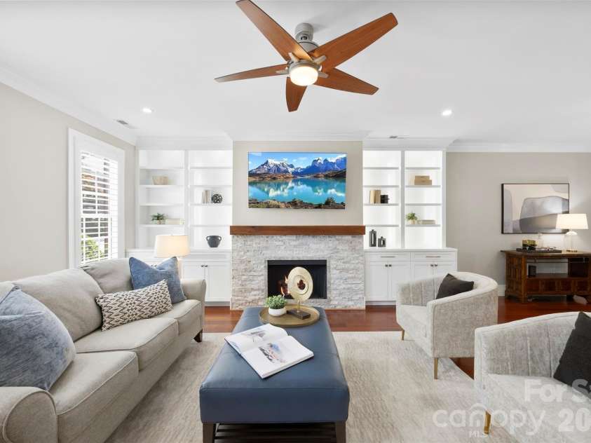 9415 Bonnie Briar Circle, Charlotte, NC 28277.  MLS# CAR4389175, YatesRealty ID 31824. Living Room
