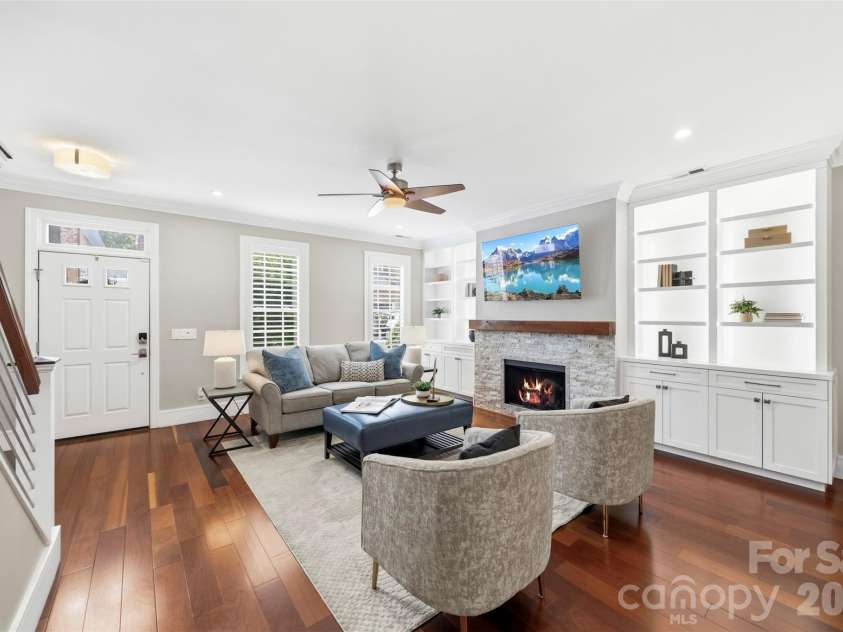 9415 Bonnie Briar Circle, Charlotte, NC 28277.  MLS# CAR4389175, YatesRealty ID 31824. Living Room