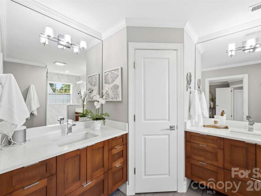 9415 Bonnie Briar Circle, Charlotte, NC 28277.  MLS# CAR4389175, YatesRealty ID 31824. Primary Bathroom