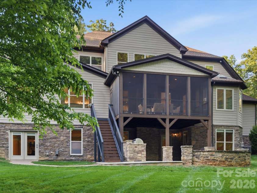 1126 Bromley Drive, Matthews, NC 28104.  MLS# CAR4379610, YatesRealty ID 31827. 