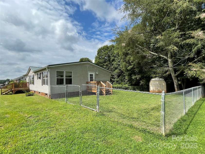 177 Titanium Drive, Statesville, NC 28625.  MLS# CAR4290837, YatesRealty ID 31827. 