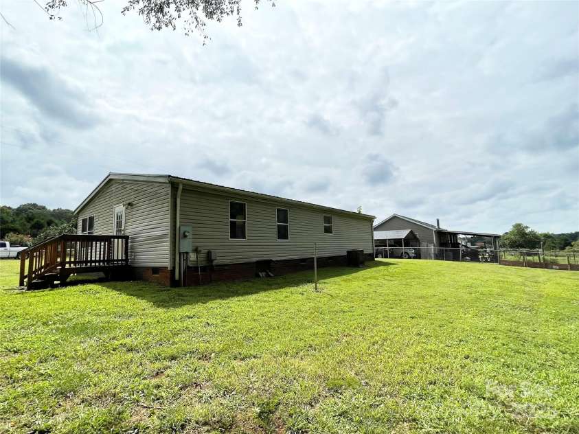 177 Titanium Drive, Statesville, NC 28625.  MLS# CAR4290837, YatesRealty ID 31827. 