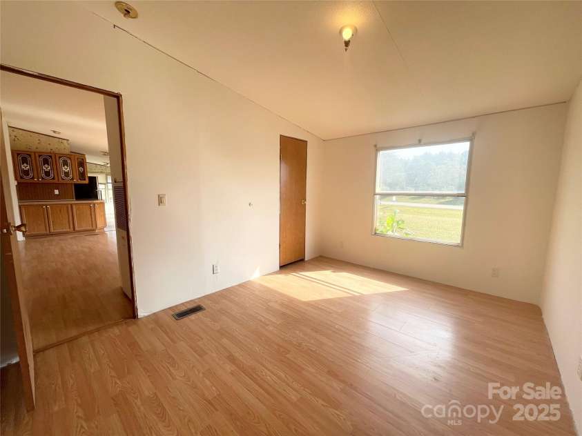 177 Titanium Drive, Statesville, NC 28625.  MLS# CAR4290837, YatesRealty ID 31827. 