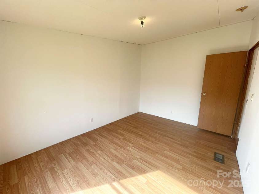 177 Titanium Drive, Statesville, NC 28625.  MLS# CAR4290837, YatesRealty ID 31827. 