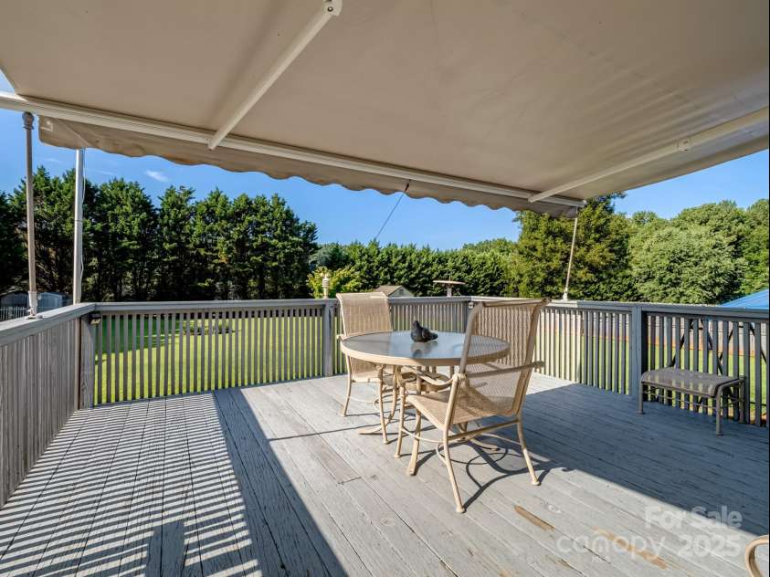 109 Ridgegate Lane, Statesville, NC 28625.  MLS# CAR4283681, YatesRealty ID 31828. 