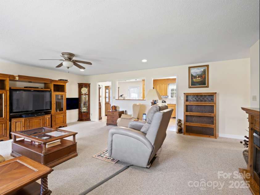 109 Ridgegate Lane, Statesville, NC 28625.  MLS# CAR4283681, YatesRealty ID 31828. 