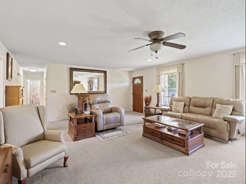 109 Ridgegate Lane, Statesville, NC 28625.  MLS# CAR4283681, YatesRealty ID 31828. 