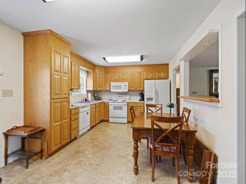 109 Ridgegate Lane, Statesville, NC 28625.  MLS# CAR4283681, YatesRealty ID 31828. 