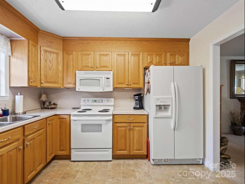 109 Ridgegate Lane, Statesville, NC 28625.  MLS# CAR4283681, YatesRealty ID 31828. 