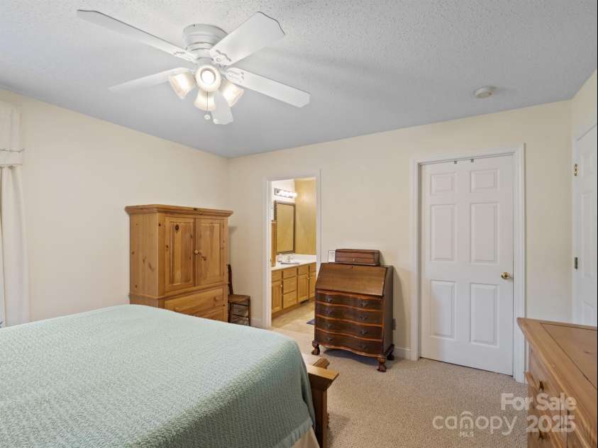 109 Ridgegate Lane, Statesville, NC 28625.  MLS# CAR4283681, YatesRealty ID 31828. 