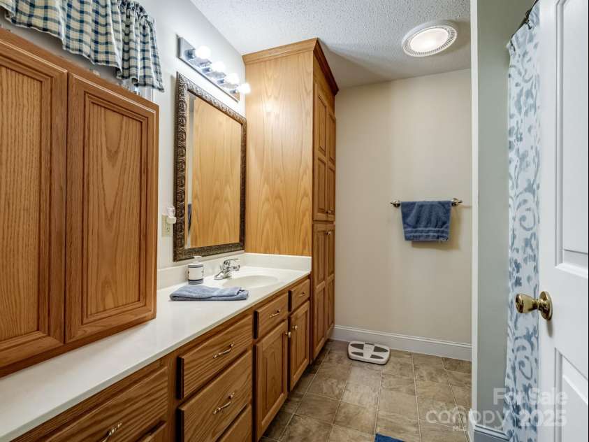 109 Ridgegate Lane, Statesville, NC 28625.  MLS# CAR4283681, YatesRealty ID 31828. 