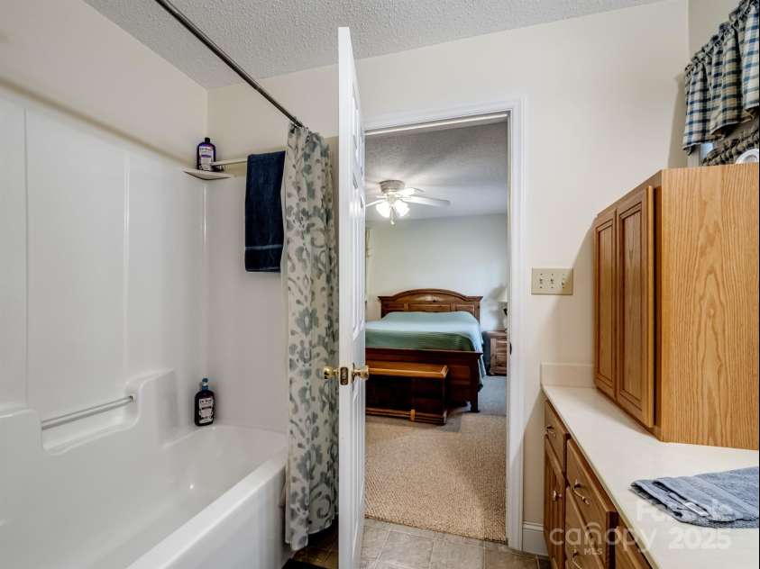 109 Ridgegate Lane, Statesville, NC 28625.  MLS# CAR4283681, YatesRealty ID 31828. 