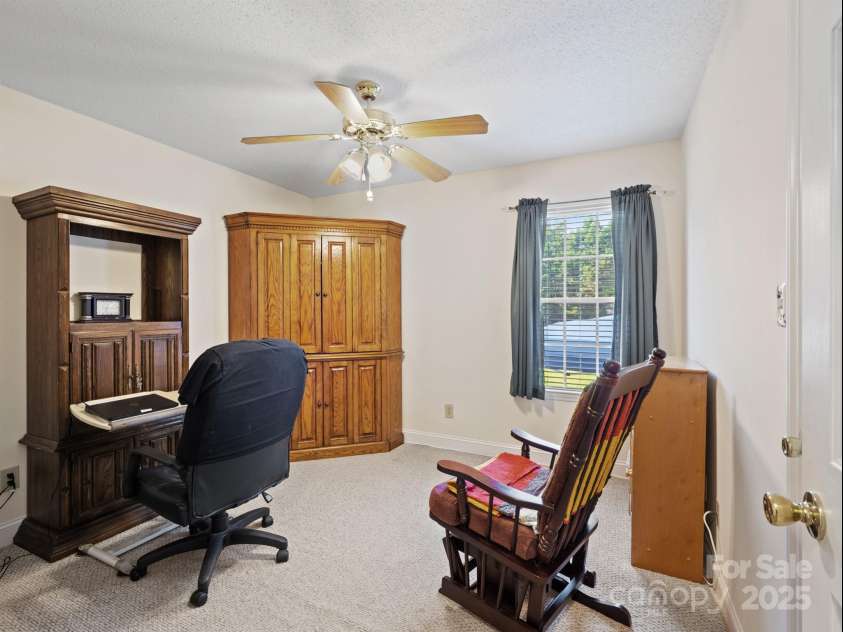 109 Ridgegate Lane, Statesville, NC 28625.  MLS# CAR4283681, YatesRealty ID 31828. 