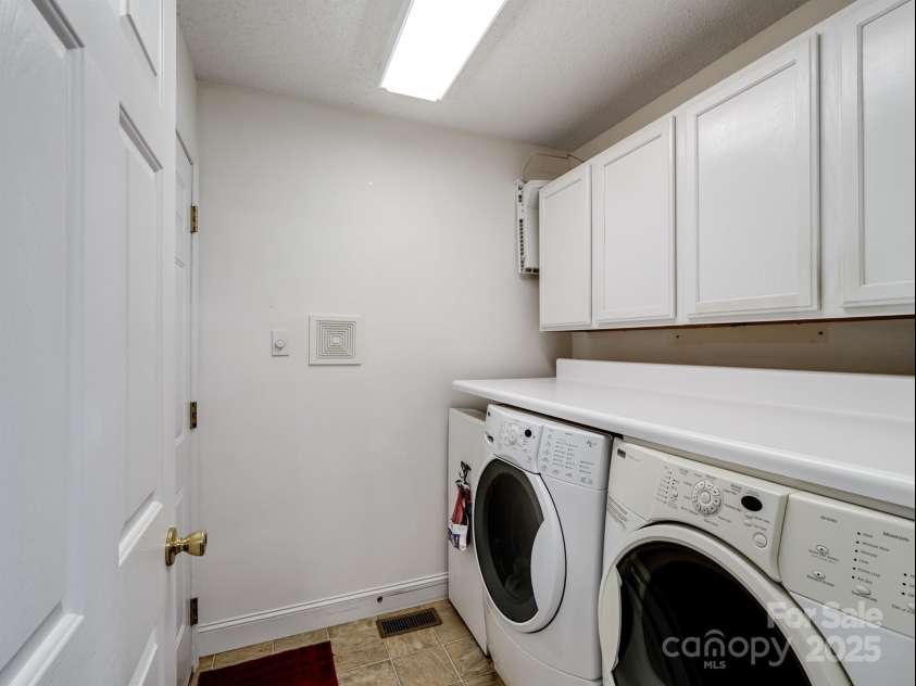 109 Ridgegate Lane, Statesville, NC 28625.  MLS# CAR4283681, YatesRealty ID 31828. 